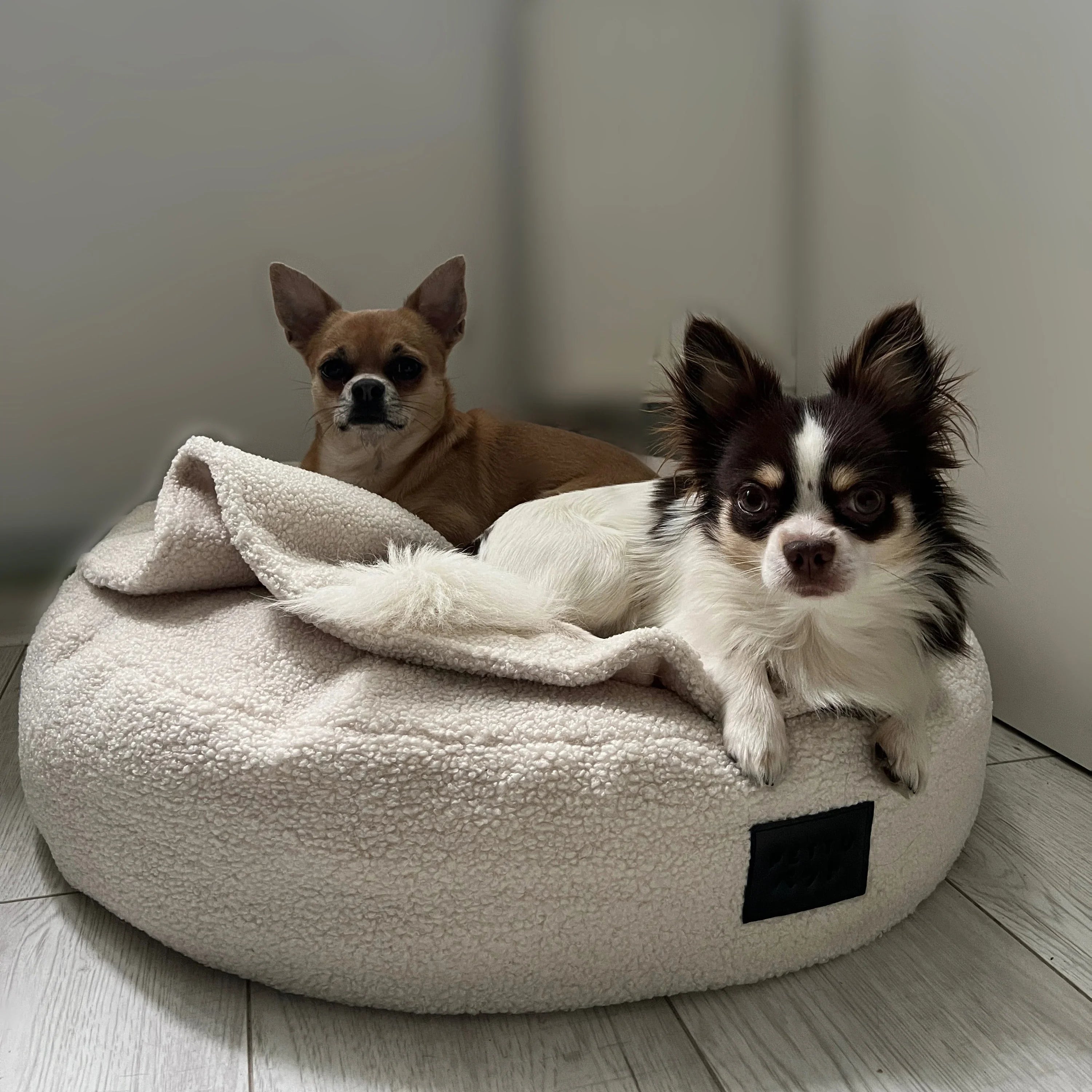 PETTO Minku Cozy Ecru legowisko norka dla psa